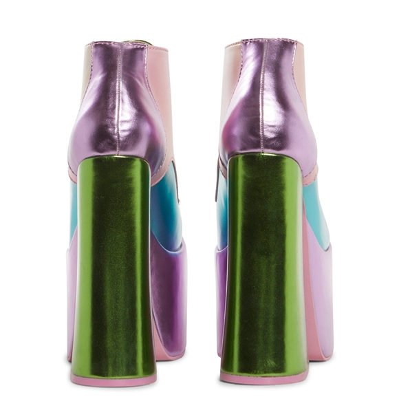 Carnival Dreams Platforms - Picture 10 of 12